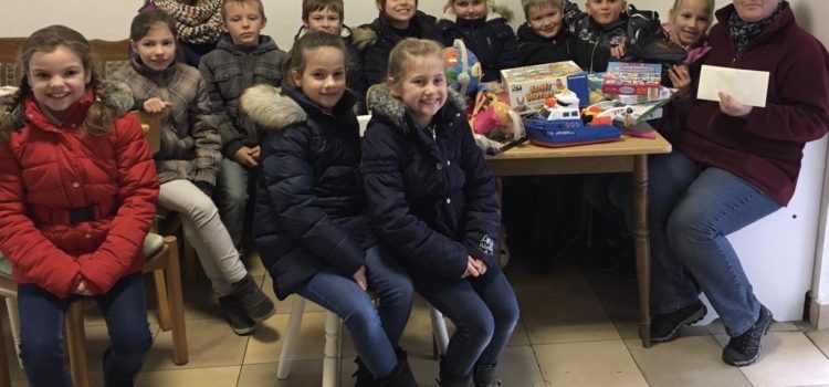 Zu Besuch im Warenkorb – Eine Spendenaktion der Kommunionkinder Zu Besuch im Warenkorb – Eine Spendenaktion der Kommunionkinder